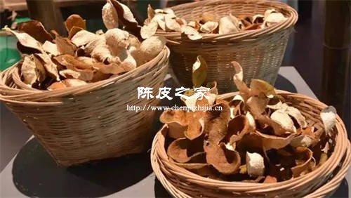 檸檬和陳皮泡水加紅糖喝有什么作用呢