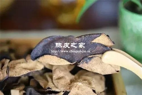 新會陳皮發黑還能泡水嗎