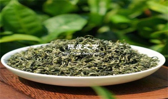 綠茶陳皮和藏紅花一起泡水