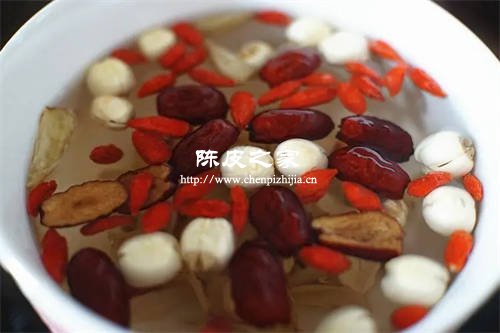 陳皮生姜棗子枸杞黃芪可以一起泡水嗎