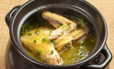 燉母雞放陳皮和甘草片好的嘛